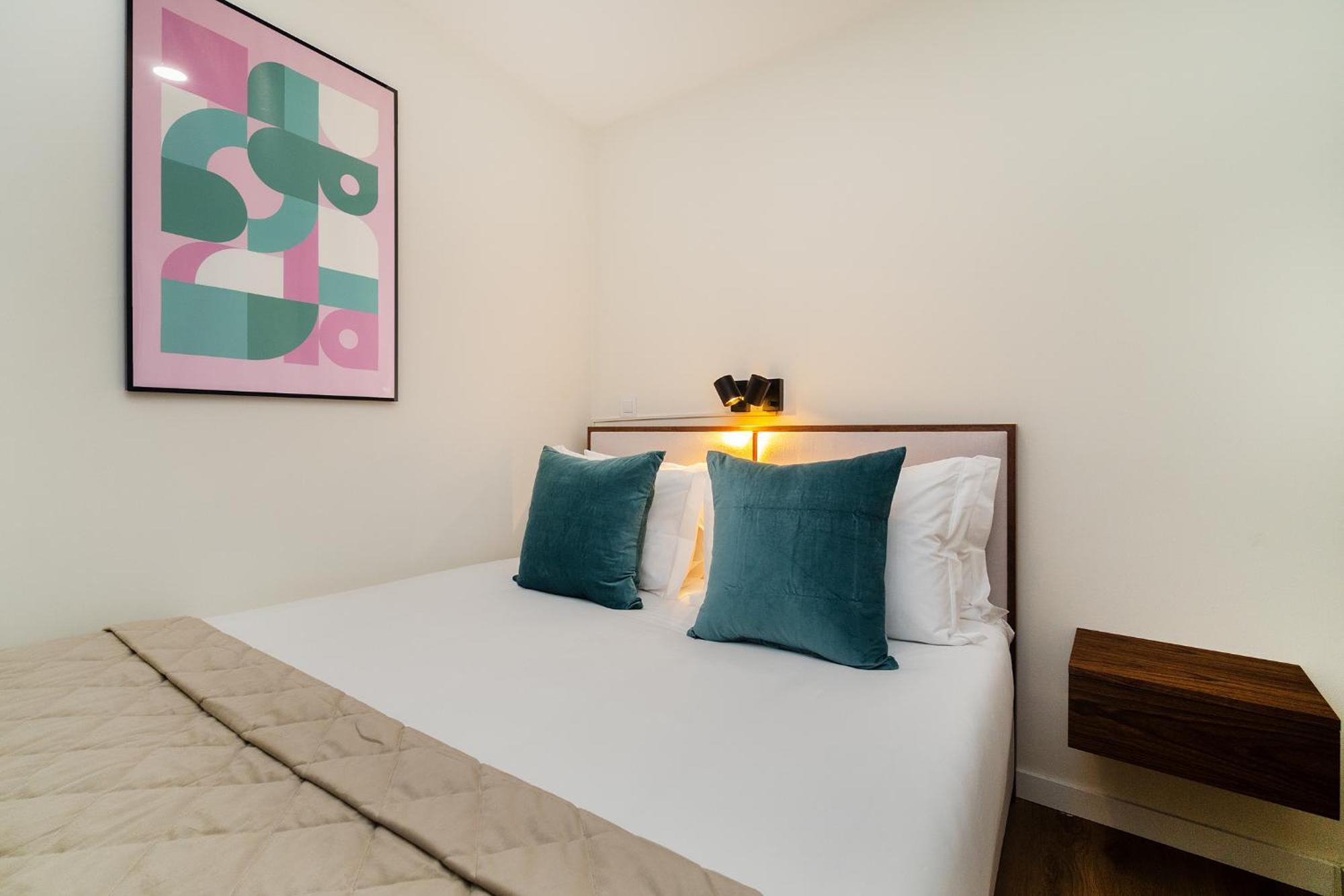 Whome Explore From A Cozy Base In Alfama Lisboa